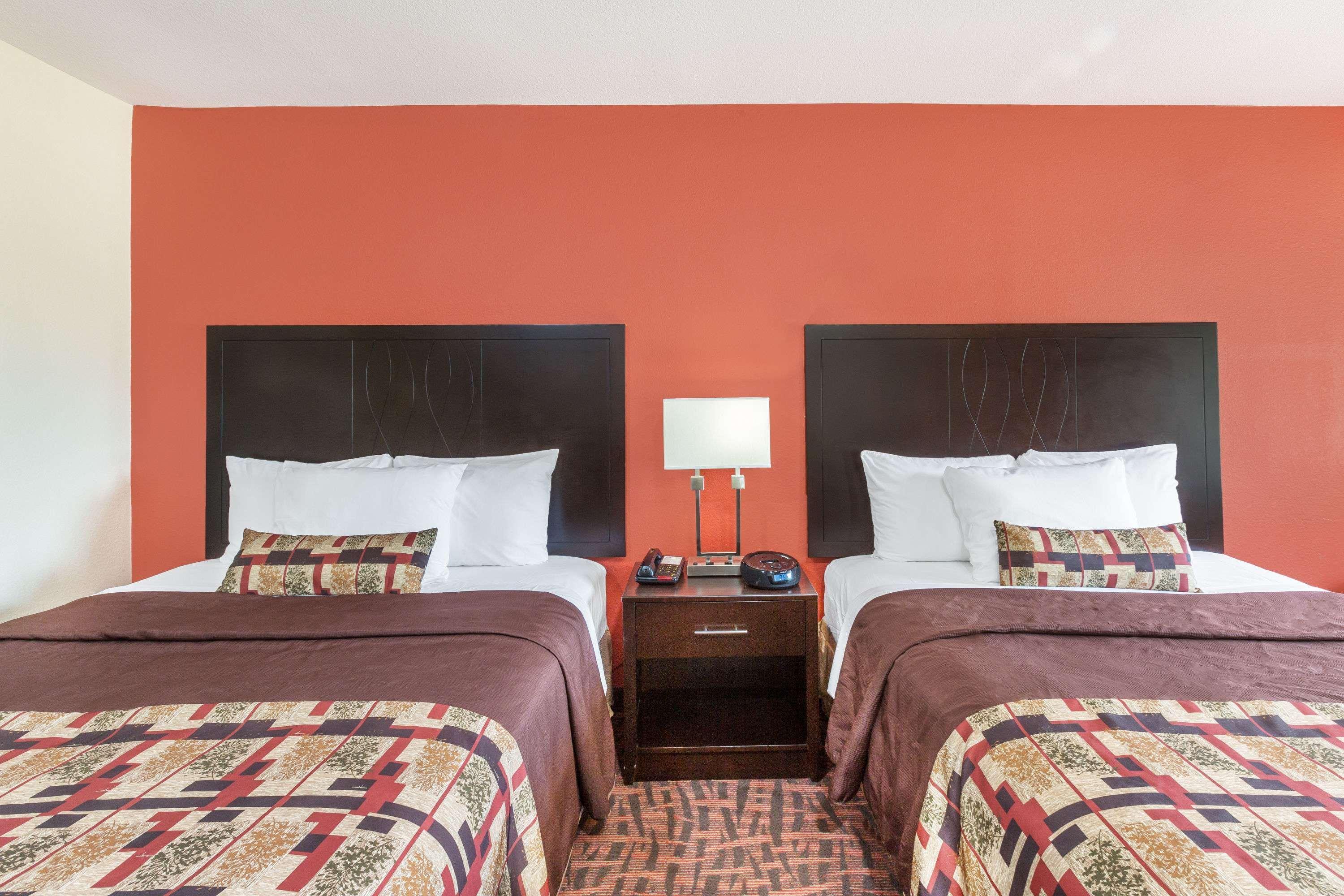 Days Inn By Wyndham Rayville Bagian luar foto