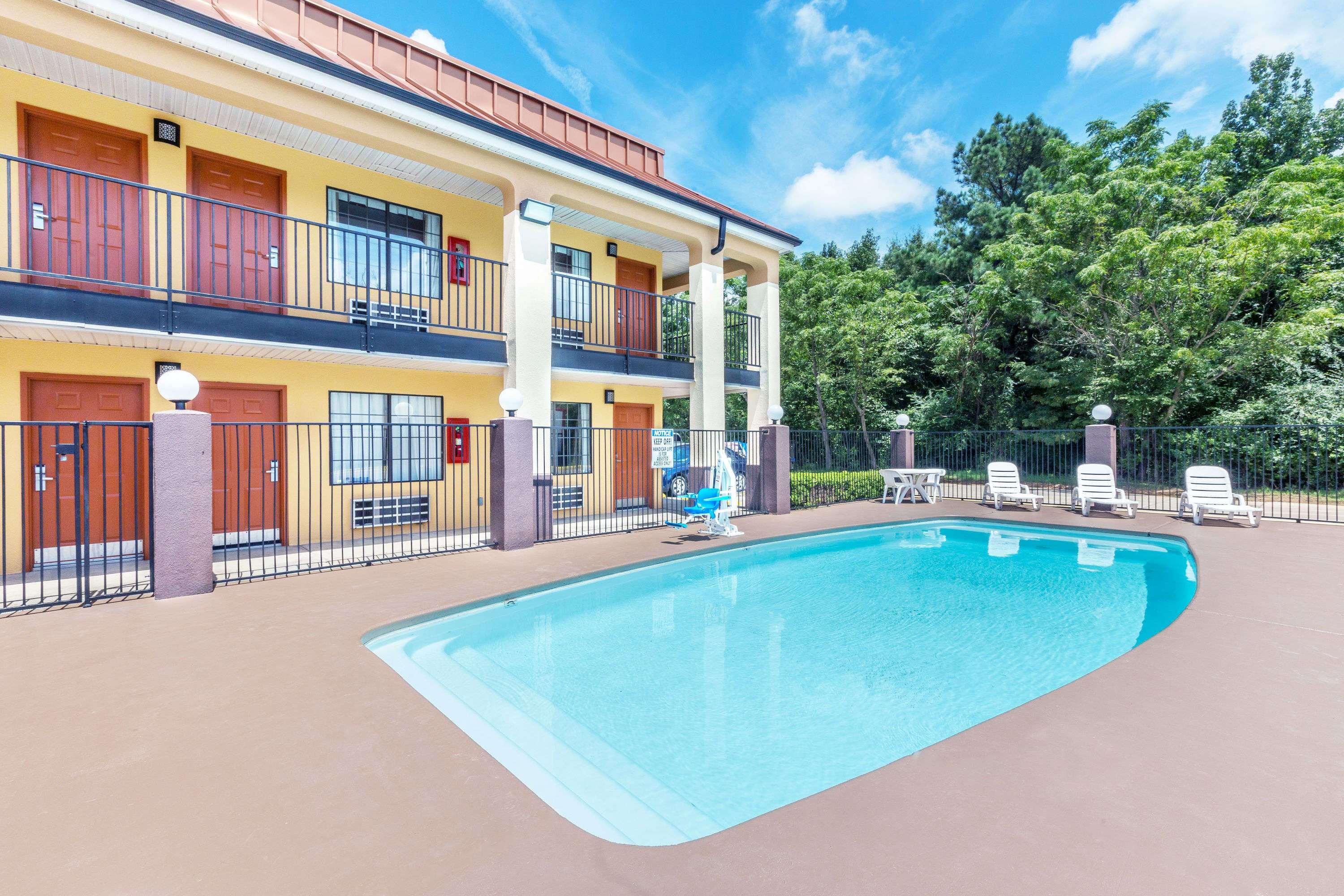 Days Inn By Wyndham Rayville Bagian luar foto