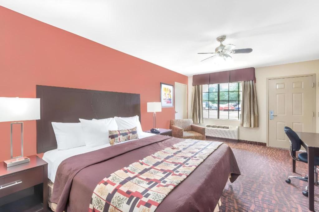 Days Inn By Wyndham Rayville Bagian luar foto