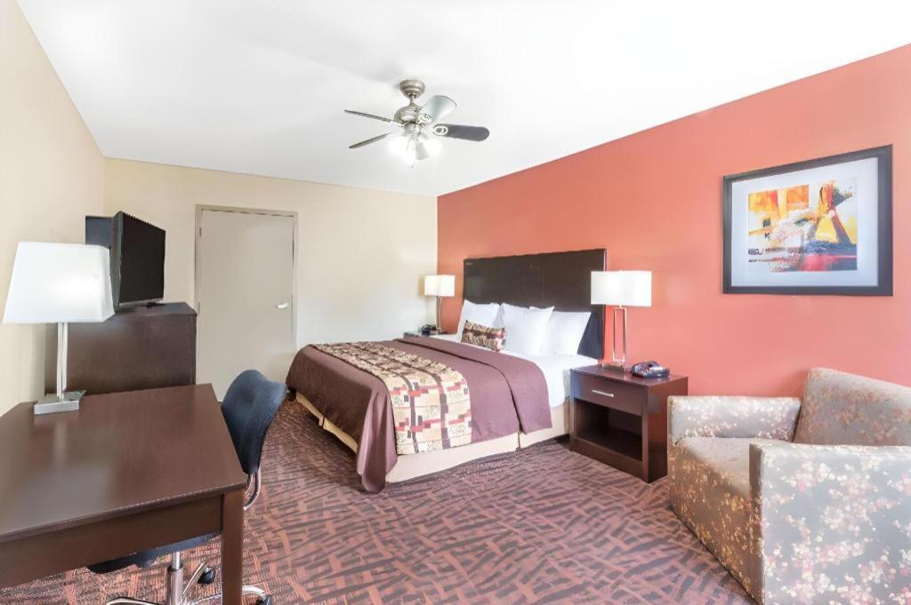 Days Inn By Wyndham Rayville Bagian luar foto