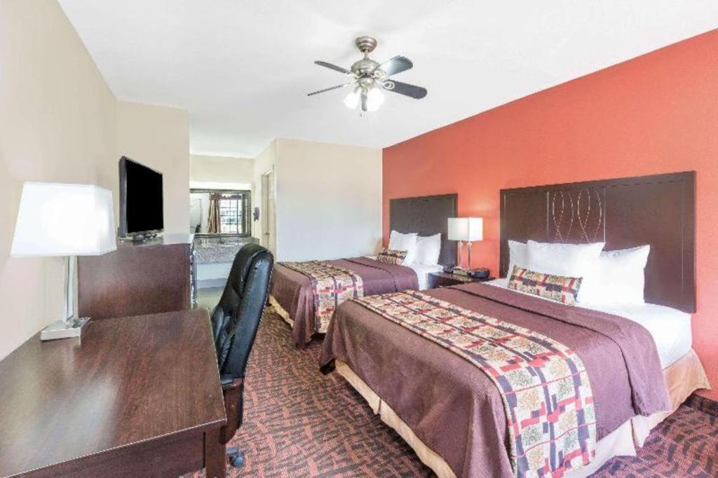 Days Inn By Wyndham Rayville Bagian luar foto
