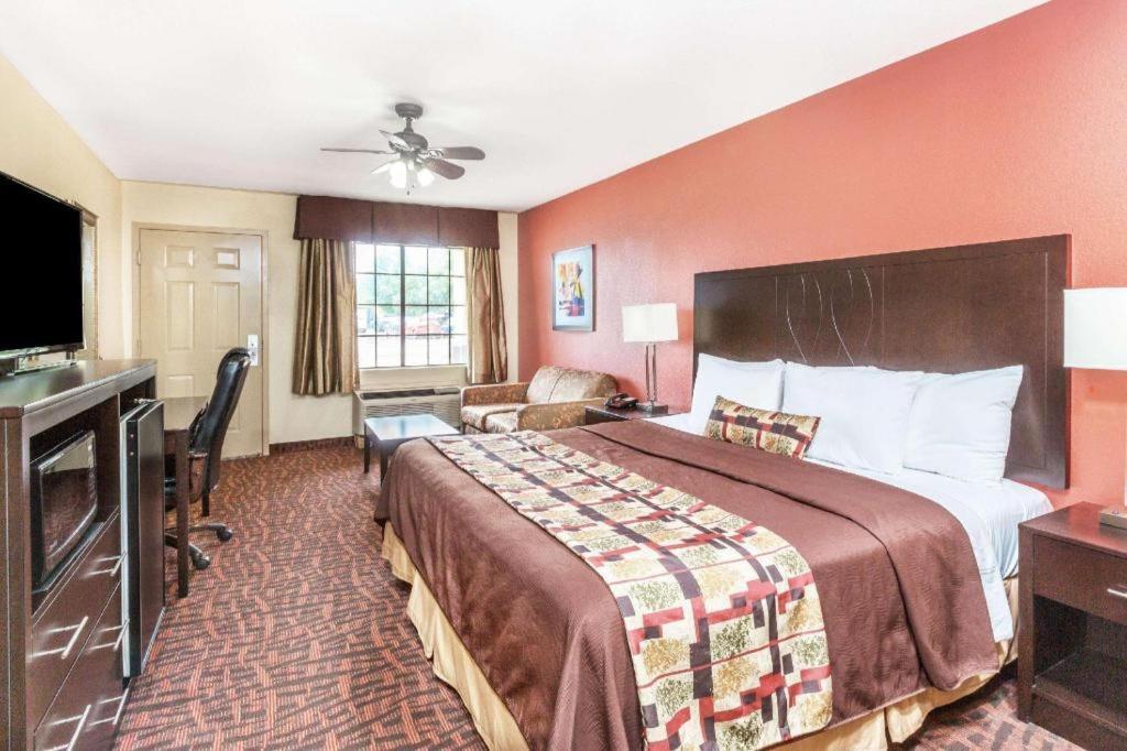 Days Inn By Wyndham Rayville Bagian luar foto