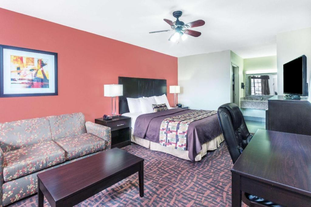 Days Inn By Wyndham Rayville Bagian luar foto