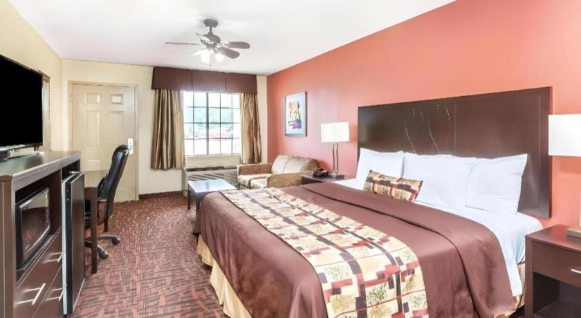 Days Inn By Wyndham Rayville Bagian luar foto