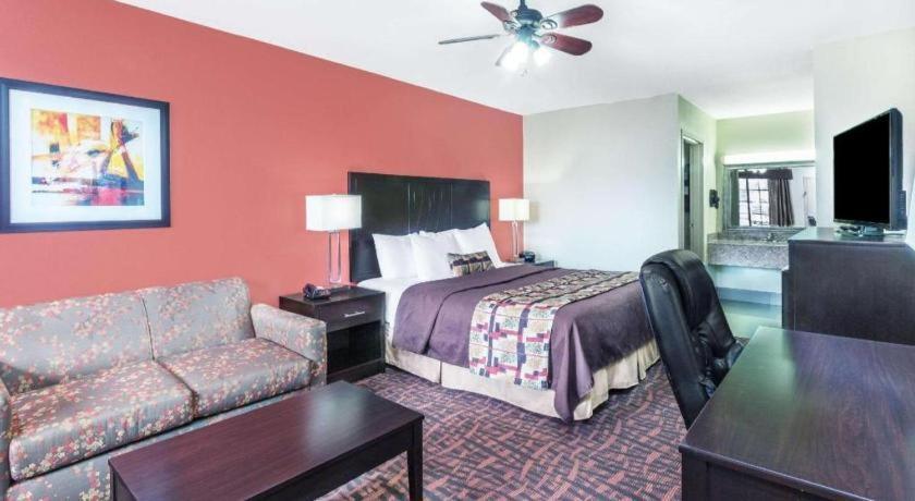Days Inn By Wyndham Rayville Bagian luar foto